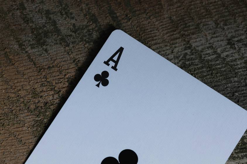 El Equilibrio Delicado: Cómo los Casinos Online Balancean Entretenimiento y Riesgo